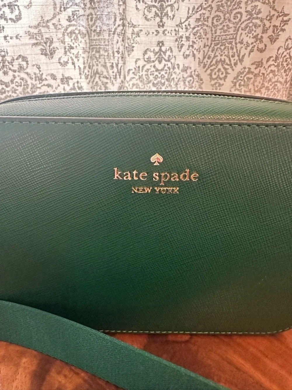 kate spade emerald green crossbody camera bag with gold hardware - Picture 2 of 5